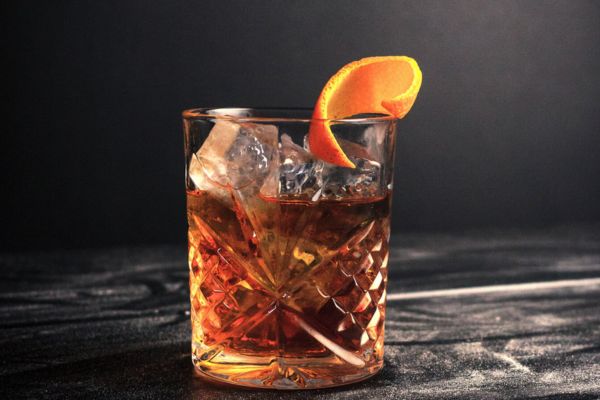 Cocktail Godmother mạnh tùy thuộc vào tỷ lệ rượu vodka được sử dụng trong việc pha chế