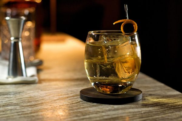 Rượu mùi amaretto có hương vị ngọt ngào và thơm của hạnh nhân