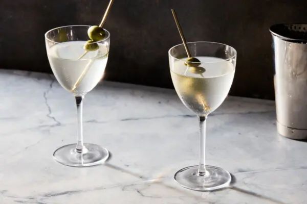 Sự phát triển của cocktail on the rocks martini