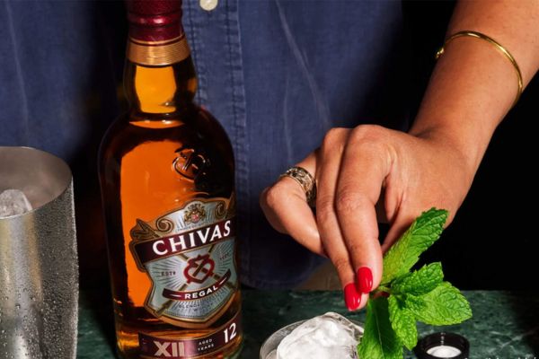 Khơi dậy hương vị Chivas 12 đậm đà