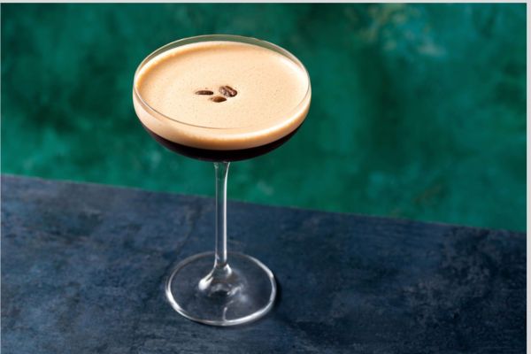 Ngoài Cocktail Espresso Martini, bạn cũng có thể thử nhiều loại cocktail Martini khác.