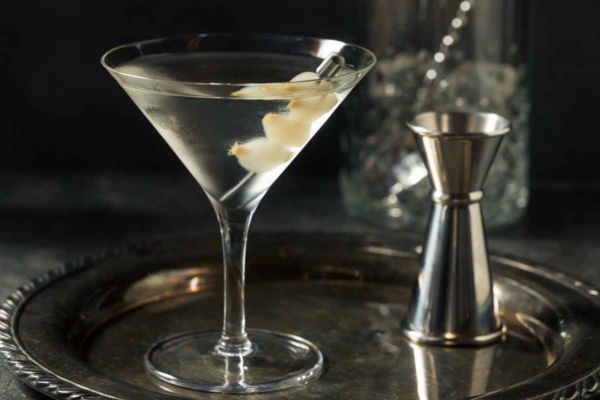 Rượu Gin có trong cocktail mang đến hương thơm của các loại thảo mộc