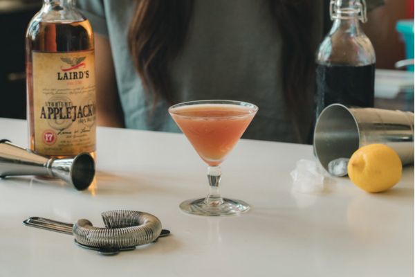 Những nguyên liệu cần thiết để pha chế cocktail Jack Rose