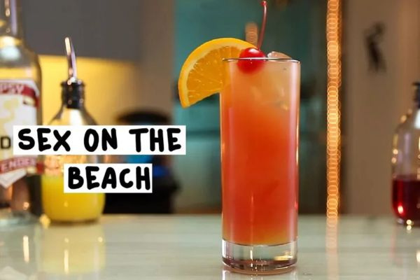 Cocktail sex on the beach được ưa chuộng nhờ hương vị ngọt ngào, thanh mát