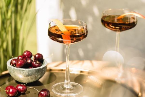 Cocktail up martini Được cho là có nguồn cảm hứng xuất phát từ cocktail Martinez