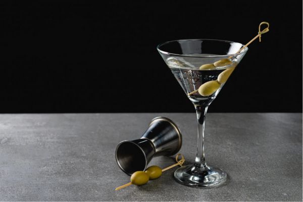 Cocktail Up Martini - Nguồn Gốc và Hướng Dẫn Pha Chế